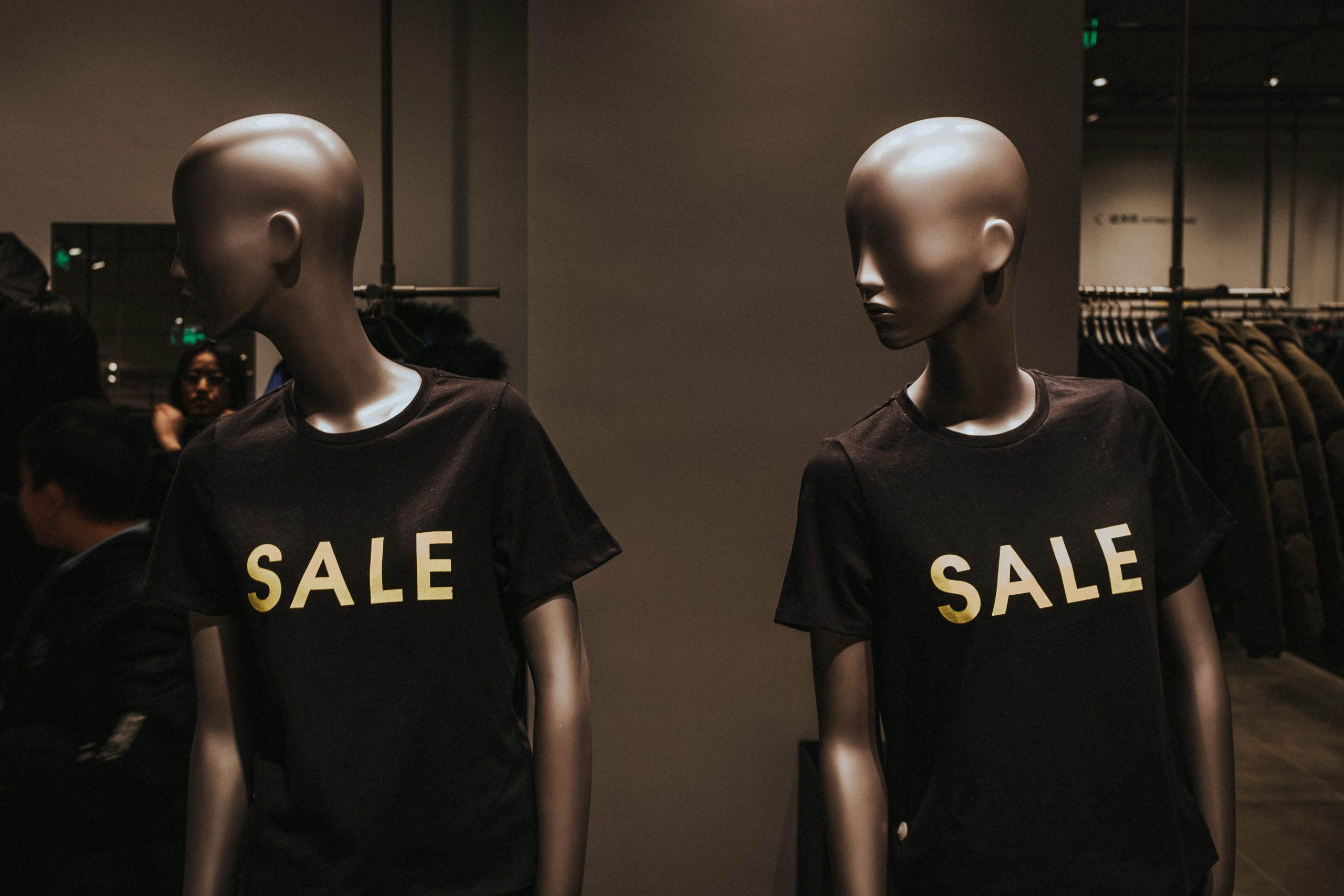 Sales & Customer Service chatbot easily provide the first time contact with customers